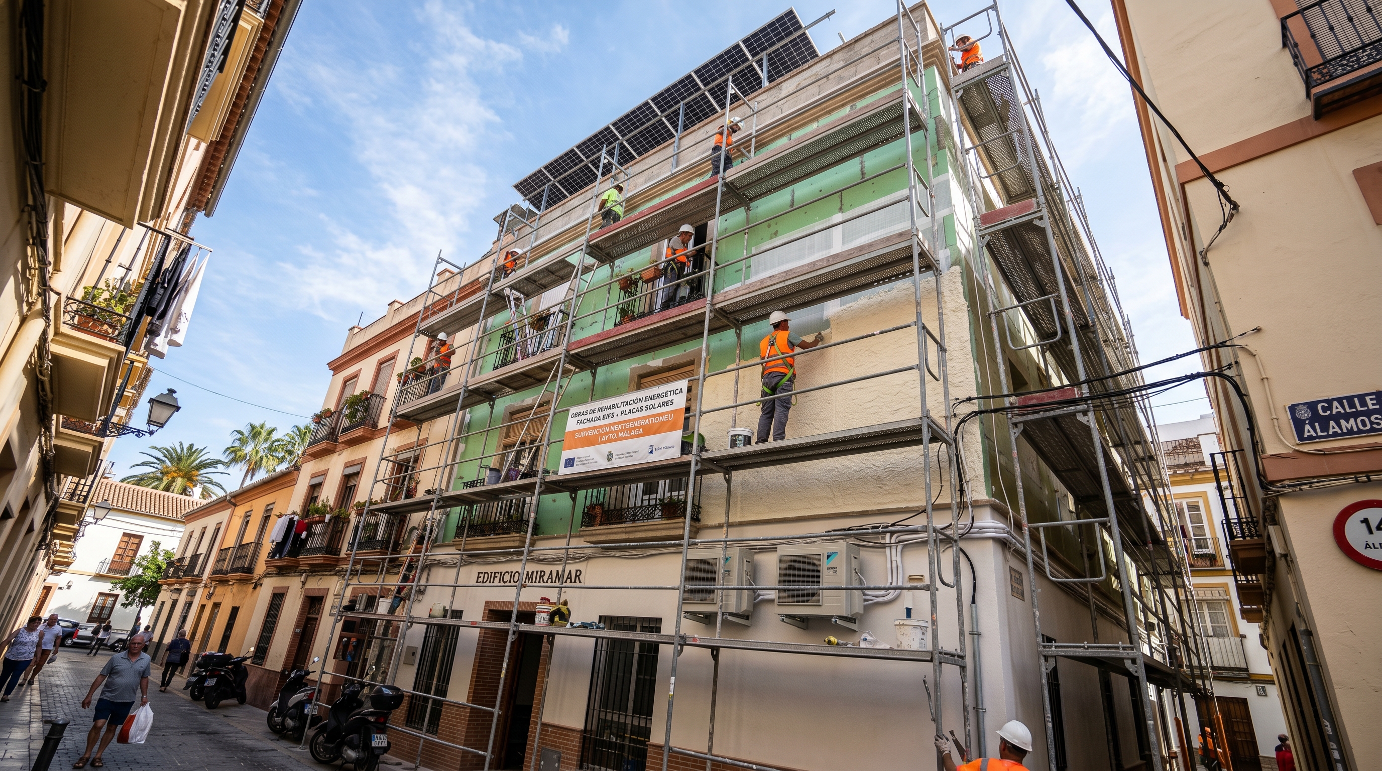 Reforma de fachada en Sevilla con la Giralda al fondo